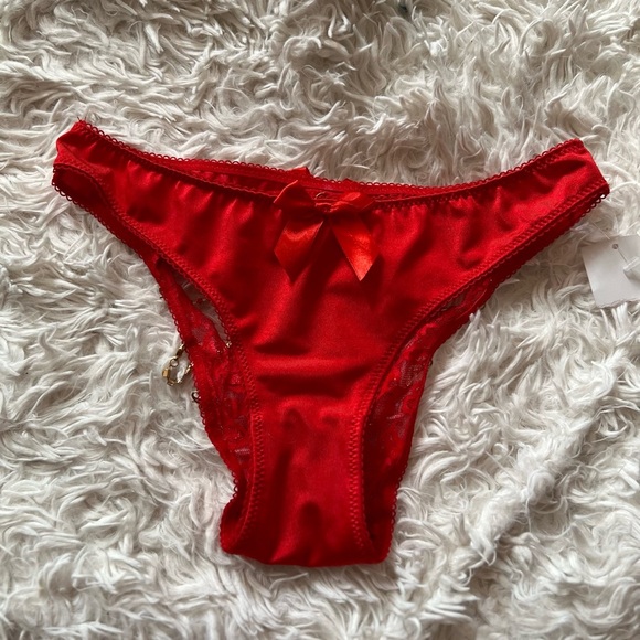 ❤️❤️NWT- SUPER SEXY RED THONG PANTIES WITH RHINSTONES COVERING OVER BUTT❤️❤️SZ M - Picture 2 of 5